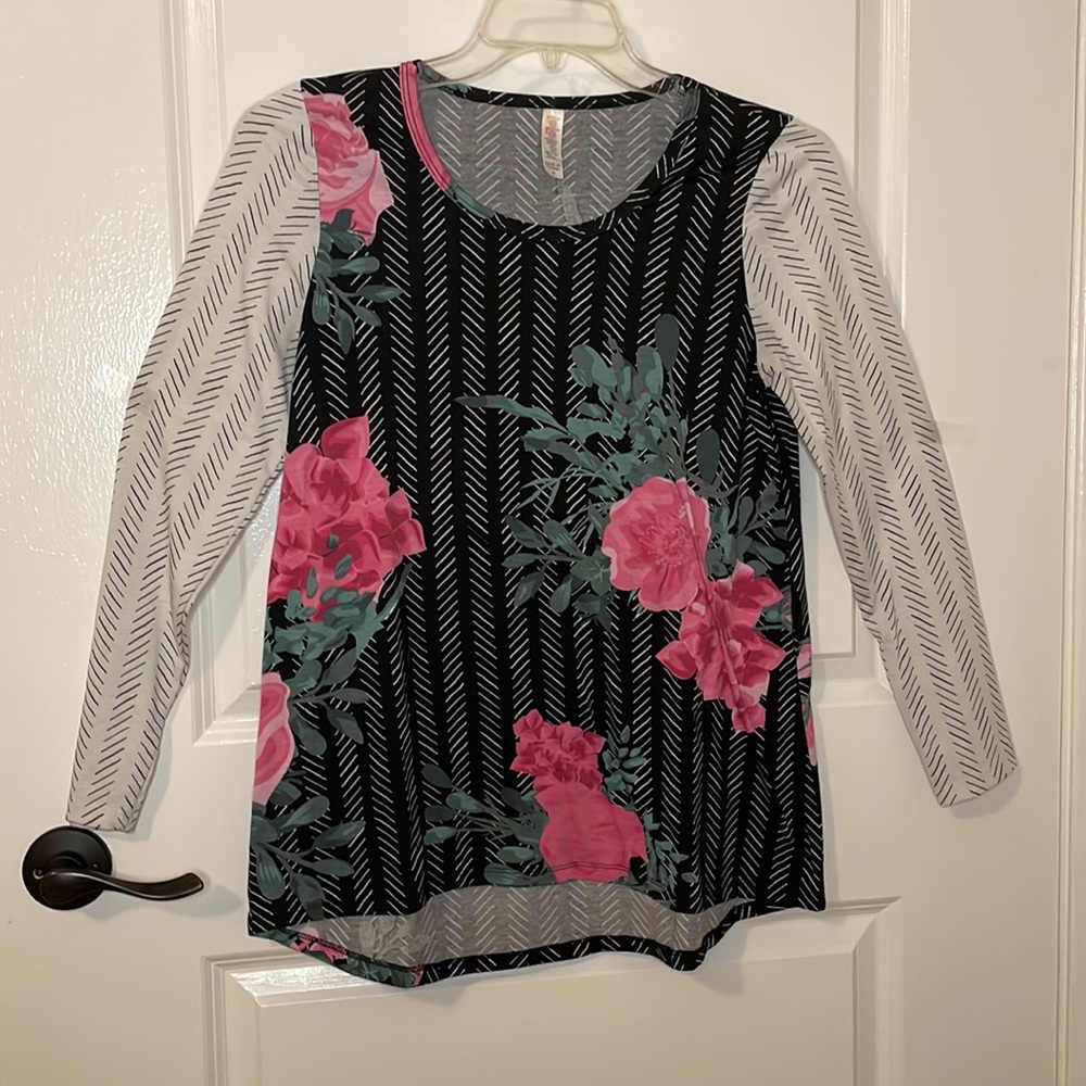 Ladies LuLaRoe Lynnae shirt, size M (10-12) EUC